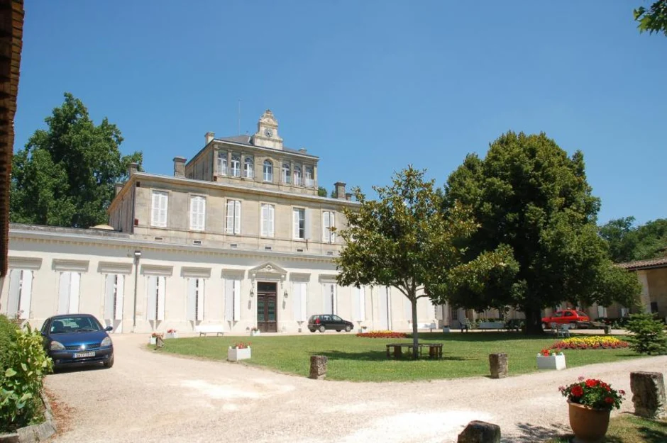 Ehpad Château Vacquey exploité par DomusVi à Sallebœuf