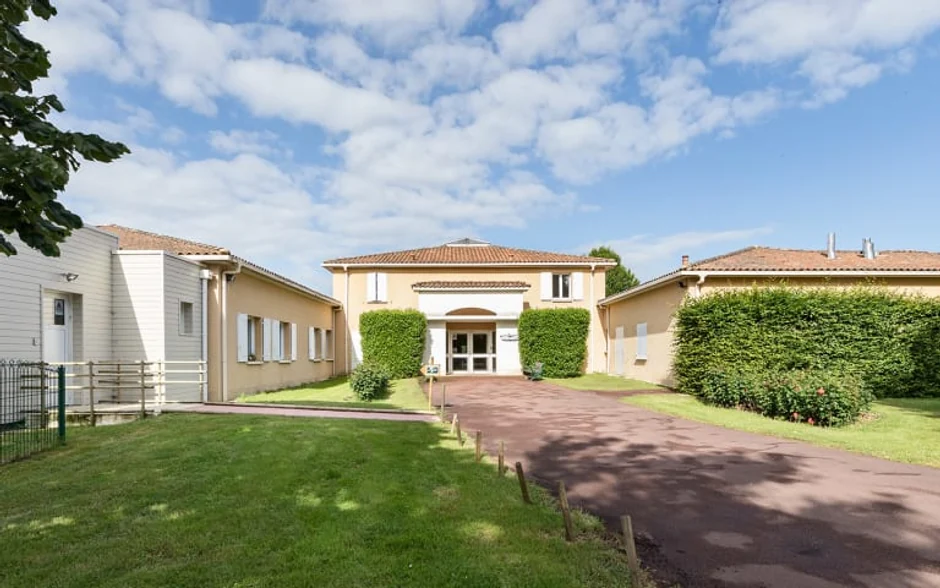 Ehpad Revente Les Charmilles exploité par Colisee à Roumazières Loubert