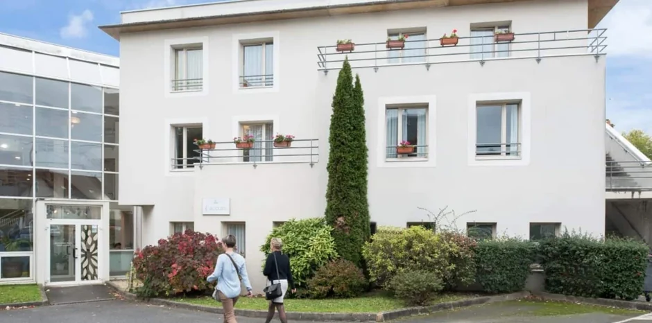 Ehpad La Vallée Bleue exploité par Clariane (Korian) à Saint-Amand-Montrond