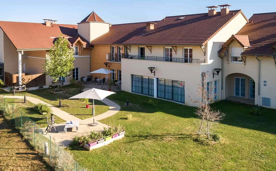 Ehpad Résidence de Courcelles exploité par DomusVi à Rochefort-sur-Nenon