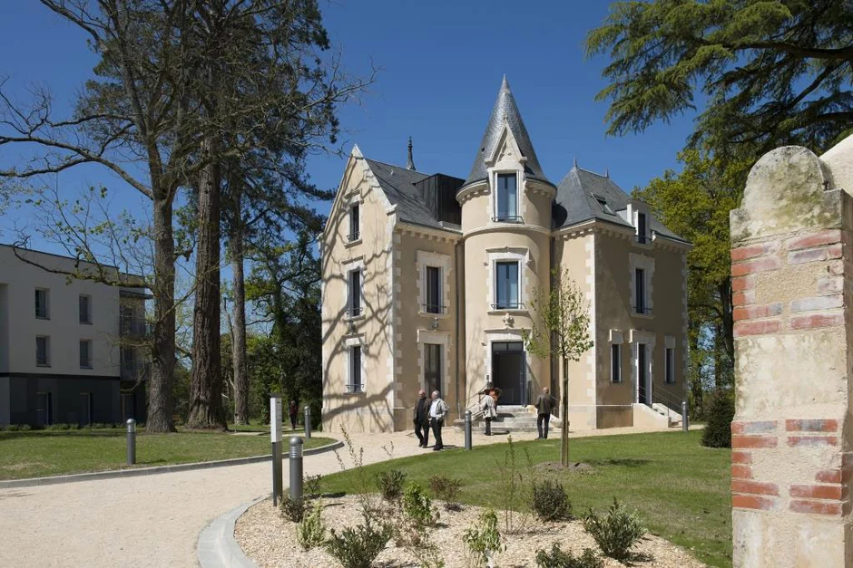 Résidence Seniors Le Château des Plans exploité par Domitys à Parthenay