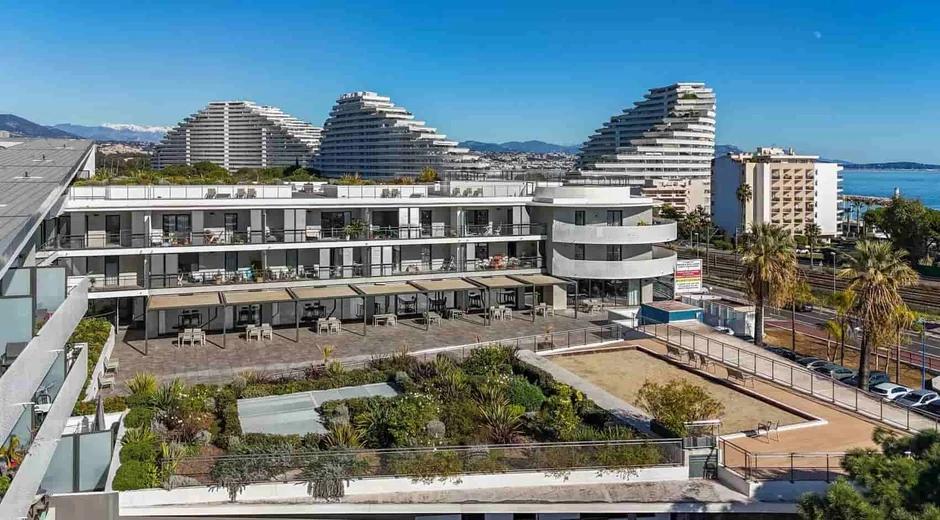 Résidence Seniors Le Cœur des Maurettes exploité par Stella à Villeneuve-Loubet